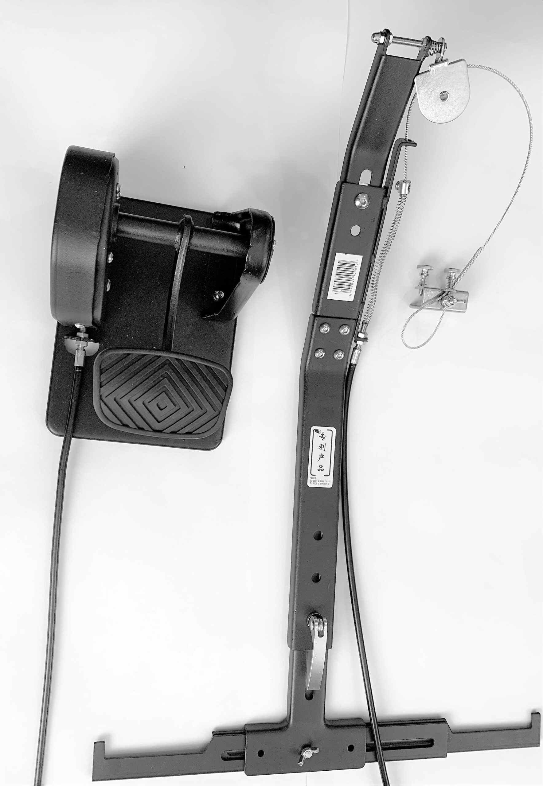 The pedal unit beside the full-length adjustable spine and T-base