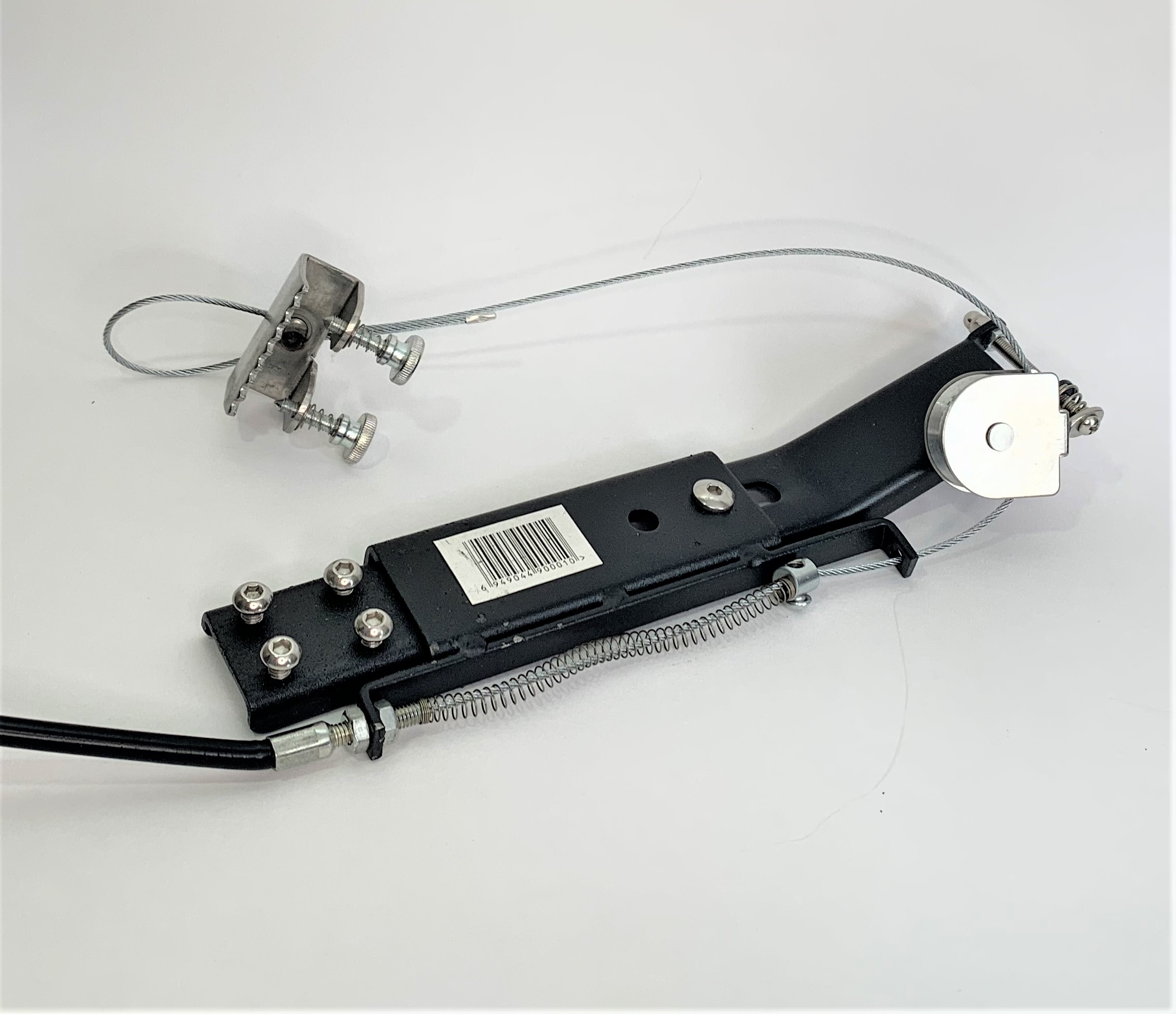 The adjustable head of the spine with its steel cable and pedal clamp